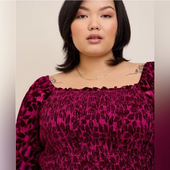 Torrid Velvet Smocked Blouson Sleeve Cropped Top Size 0/L Color Wine - Picture 1 of 6